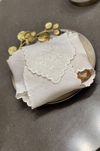 Nakışlı Ekmek Örtüsü. Çiçek Desenli