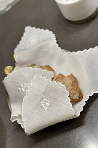 Nakışlı Ekmek Örtüsü. Çiçek Desenli