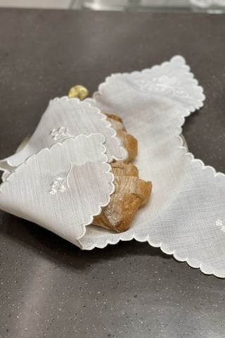 Çiçek Nakışlı Ekmek Örtüsü. Angles Model