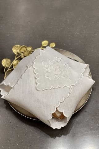 Nakışlı Ekmek Örtüsü. Çiçek Desenli