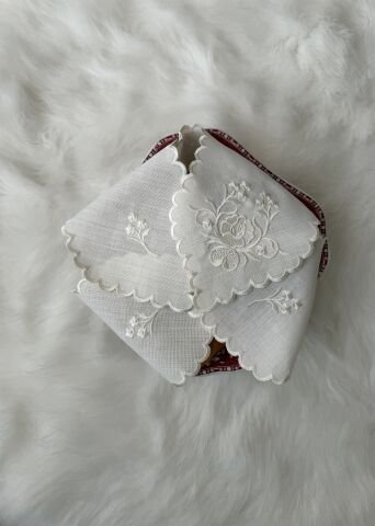 Çiçek Nakışlı Ekmek Örtüsü. Angles Model