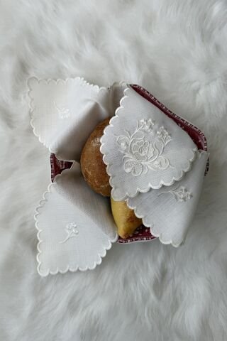 Çiçek Nakışlı Ekmek Örtüsü. Angles Model