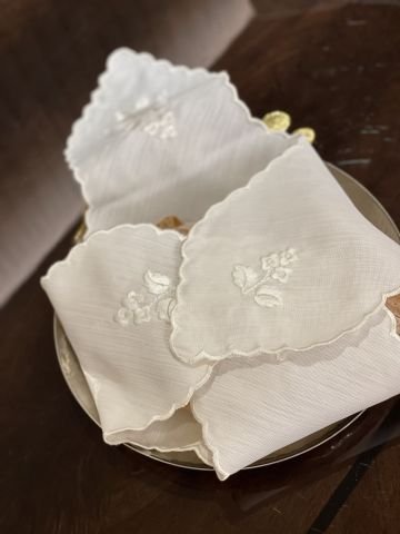 Nakışlı Ekmek Örtüsü. Gül Desenli