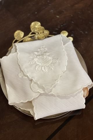 Gül Nakışlı Ekmek Örtüsü