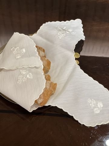 Nakışlı Ekmek Örtüsü. Gül Desenli
