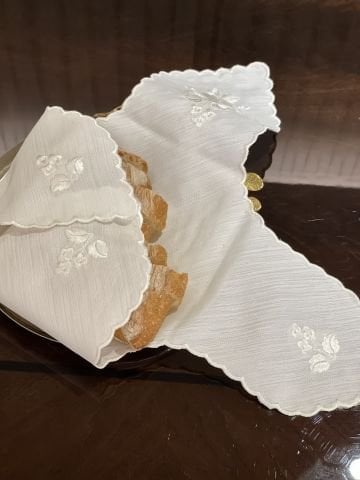 Gül Nakışlı Ekmek Örtüsü