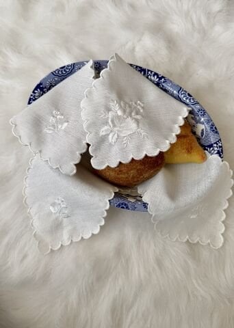 Gül Nakışlı Ekmek Örtüsü