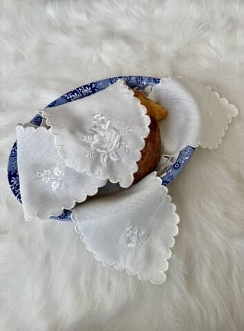 Gül Nakışlı Ekmek Örtüsü