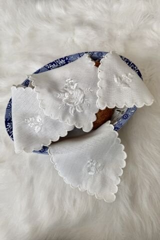 Gül Nakışlı Ekmek Örtüsü