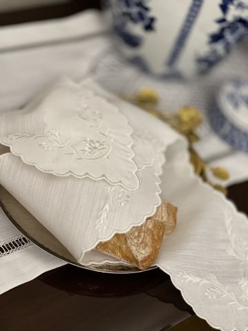 Nakışlı Ekmek Örtüsü. Sarmaşık Desenli