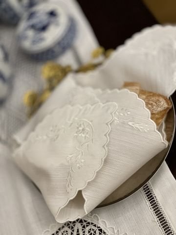 Nakışlı Ekmek Örtüsü. Sarmaşık Desenli