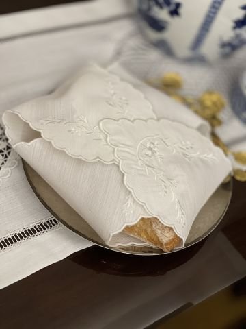 Nakışlı Ekmek Örtüsü. Sarmaşık Desenli