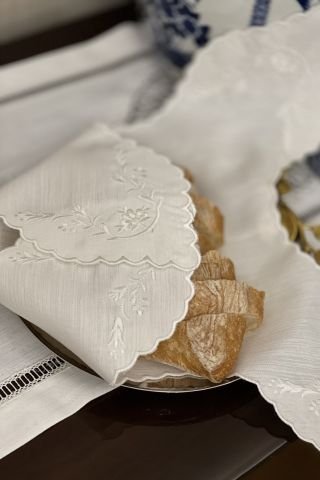 Nakışlı Ekmek Örtüsü. Sarmaşık Desenli