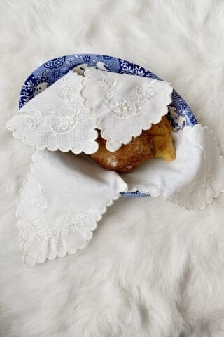 Nakışlı Ekmek Örtüsü. Sarmaşık Desenli