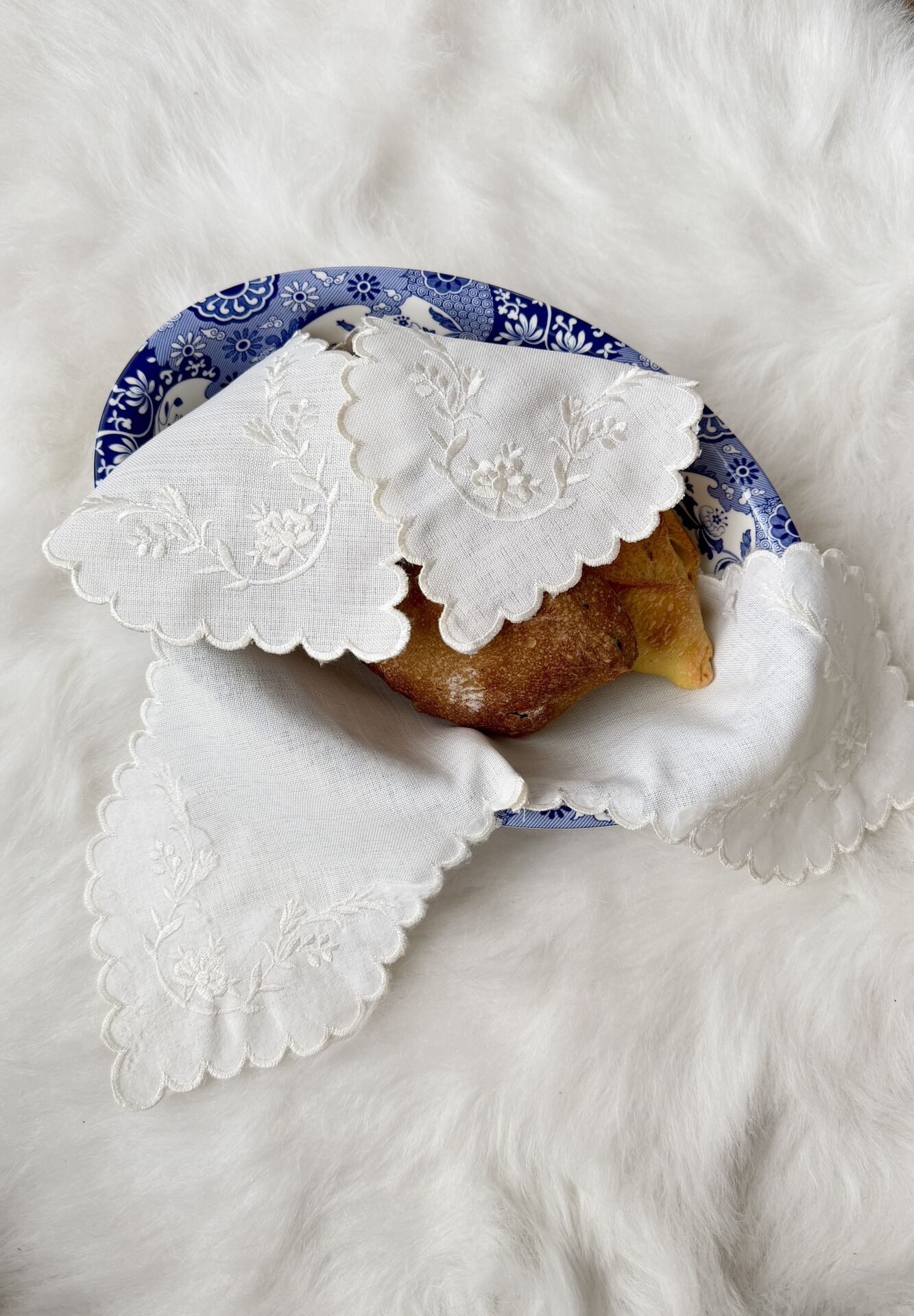 Nakışlı Ekmek Örtüsü. Sarmaşık Desenli