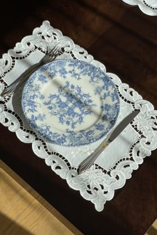 Delikişi Amerikan Servisi. Güllü Model. Ekru