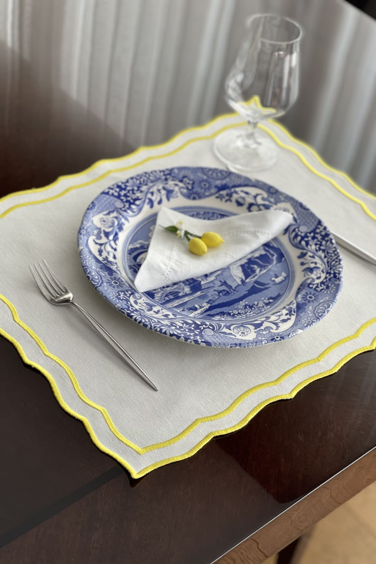 Sarı Nakışlı Amerikan Servisi