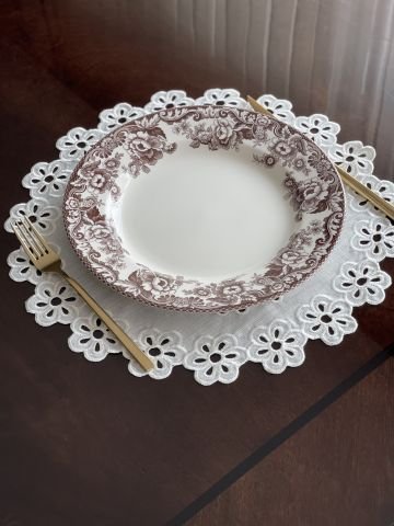 Delikişi Yuvarlak Amerikan Servisi. Papatya Model