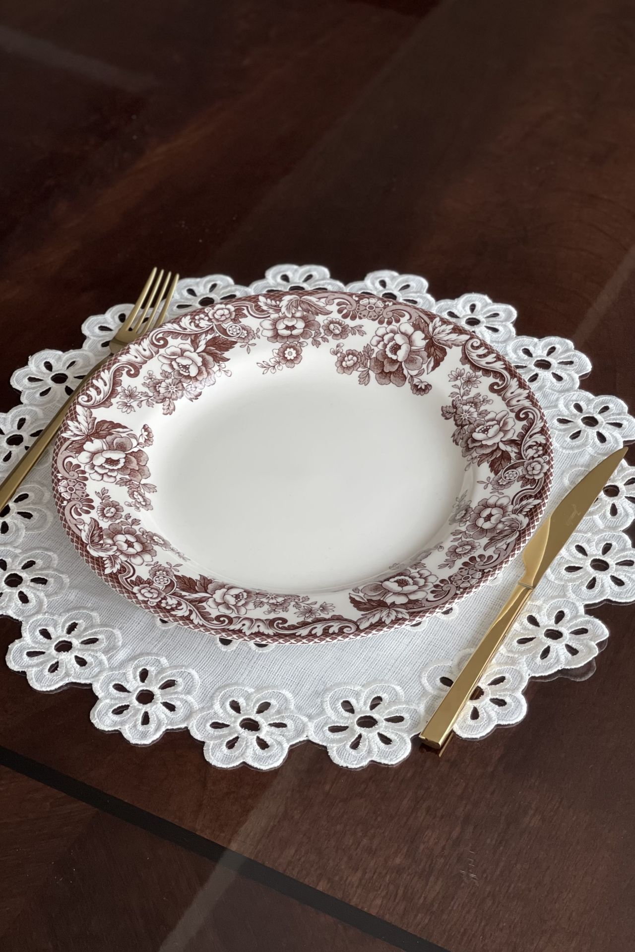 Delik İşi Yuvarlak Amerikan Servisi. Papatya Model