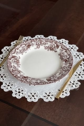 Delikişi Yuvarlak Amerikan Servisi. Papatya Model