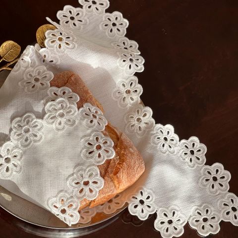 Delik İşi Ekmek Örtüsü. Papatya Model