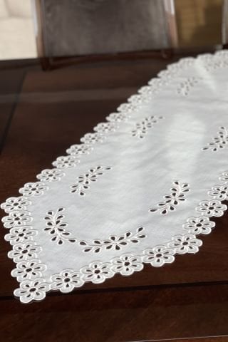 Delik İşi Runner. Papatya Model 115x39 cm