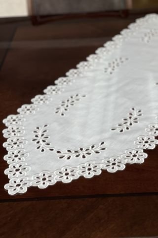 Delik İşi Runner. Papatya Model 115x39 cm