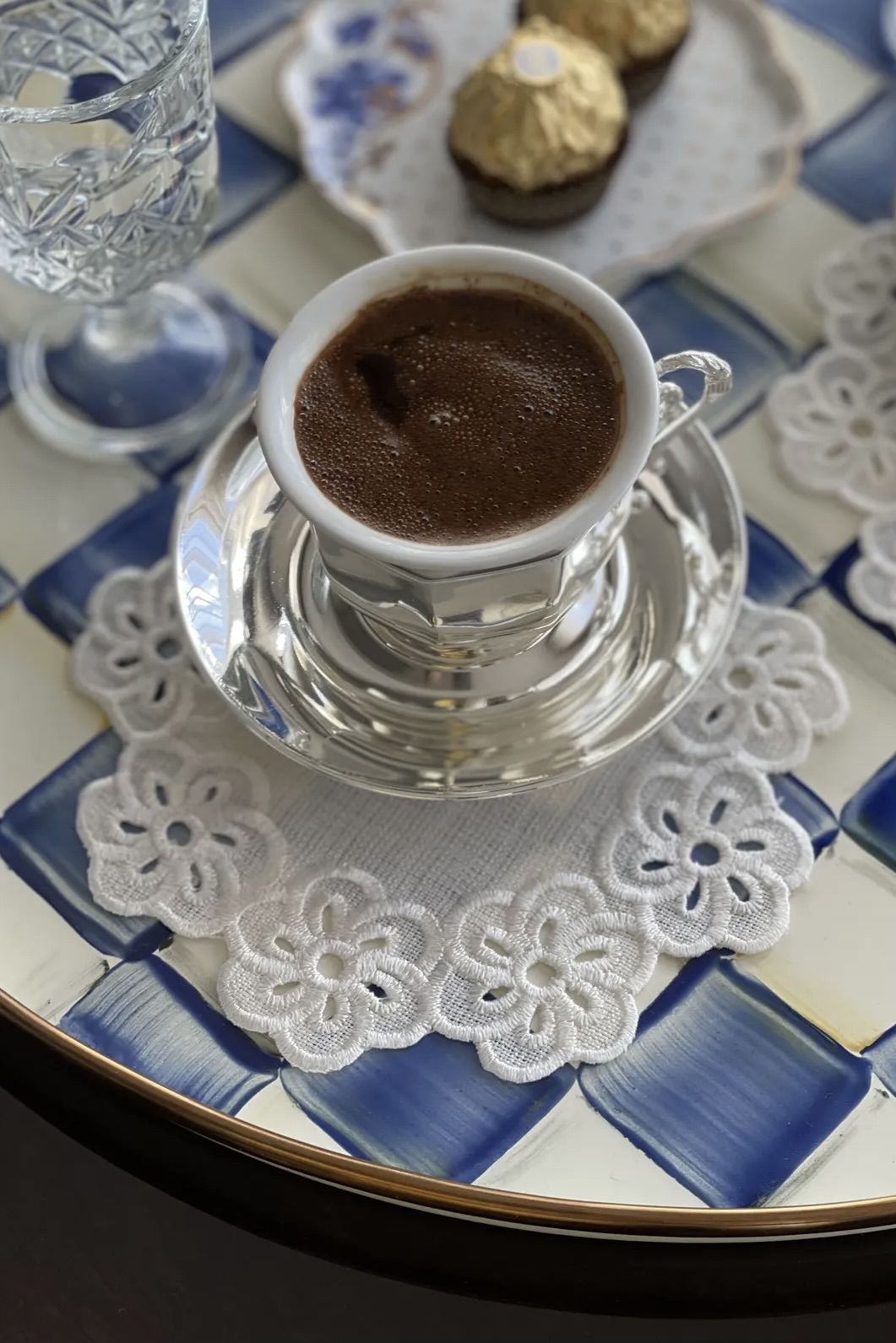 Delik İşi Kokteyl Sunum Peçetesi. Papatya model ( 1 Adet )