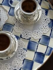 Delik İşi Kokteyl Sunum Peçetesi. Papatya model ( 1 Adet )