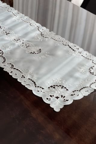 Delik İşi Runner. 135x40 cm