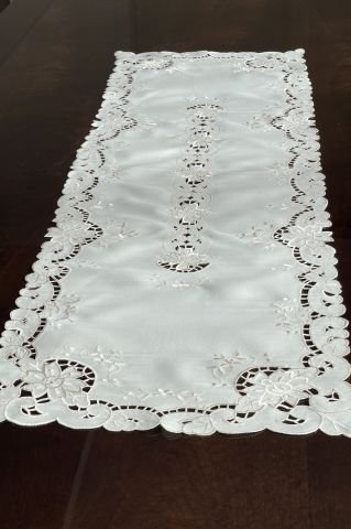 Delik İşi Runner. 135x40 cm