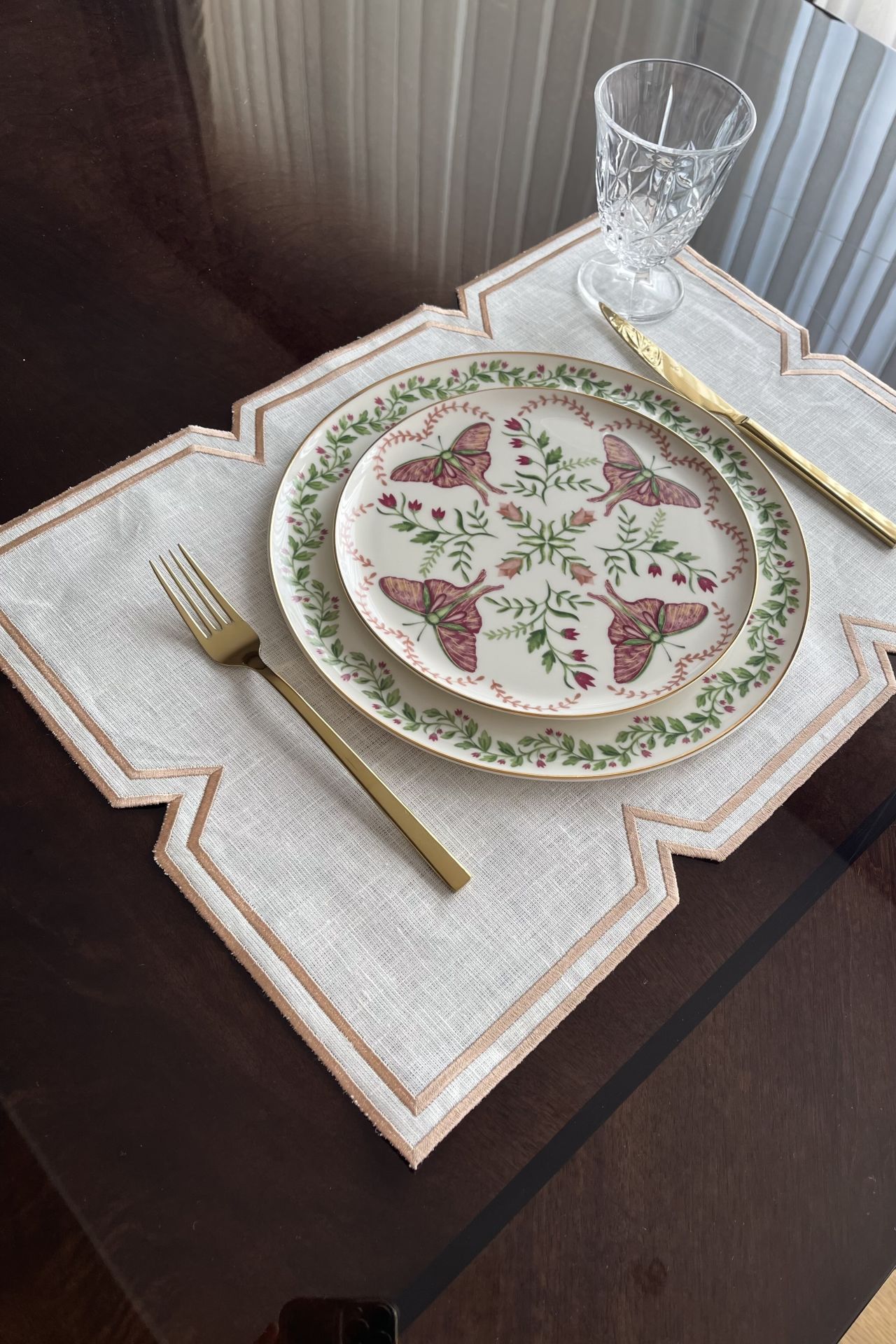 Nakışlı Keten Amerikan Servisi. Somon