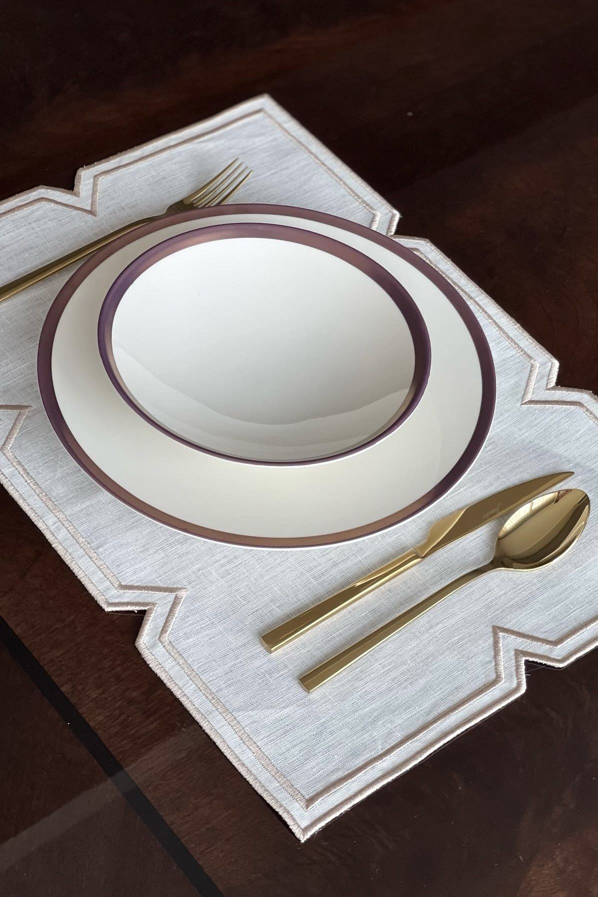 Nakışlı Keten Amerikan Servisi. Kahve