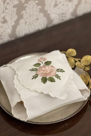 Gül Nakışlı Ekmek Örtüsü. Renkli