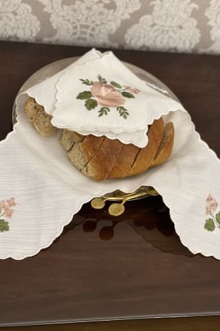 Gül Nakışlı Ekmek Örtüsü. Renkli