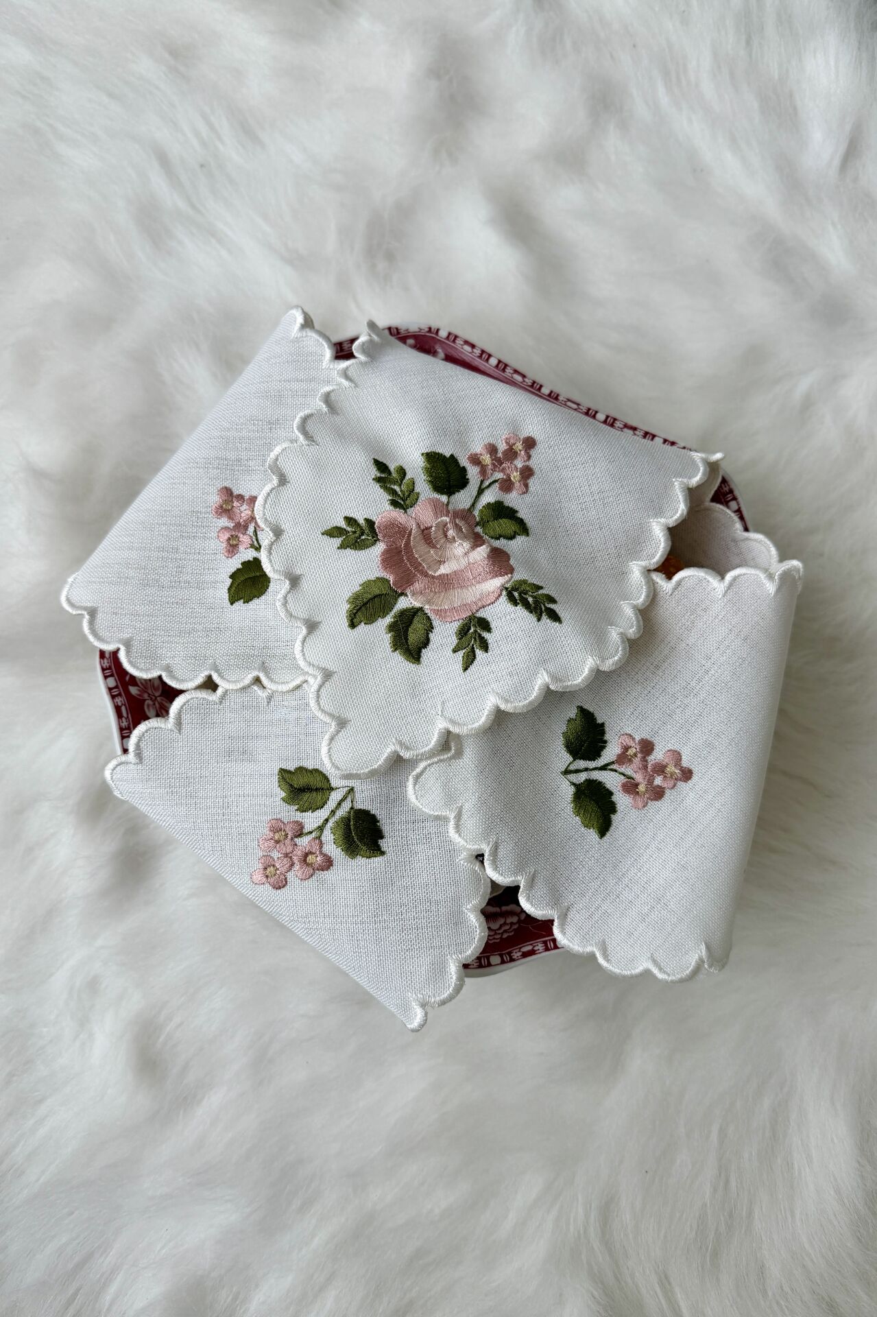 Gül Nakışlı Ekmek Örtüsü. Renkli