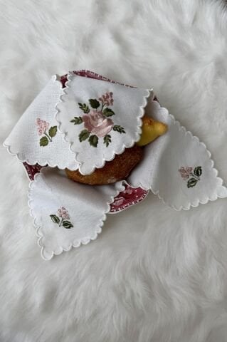 Gül Nakışlı Ekmek Örtüsü. Renkli