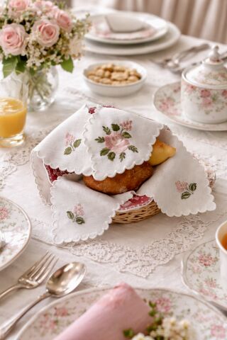 Gül Nakışlı Ekmek Örtüsü. Renkli