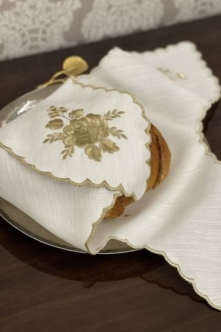 Gül Nakışlı Ekmek Örtüsü. Gold