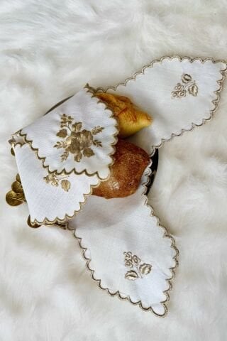 Gül Nakışlı Ekmek Örtüsü. Gold