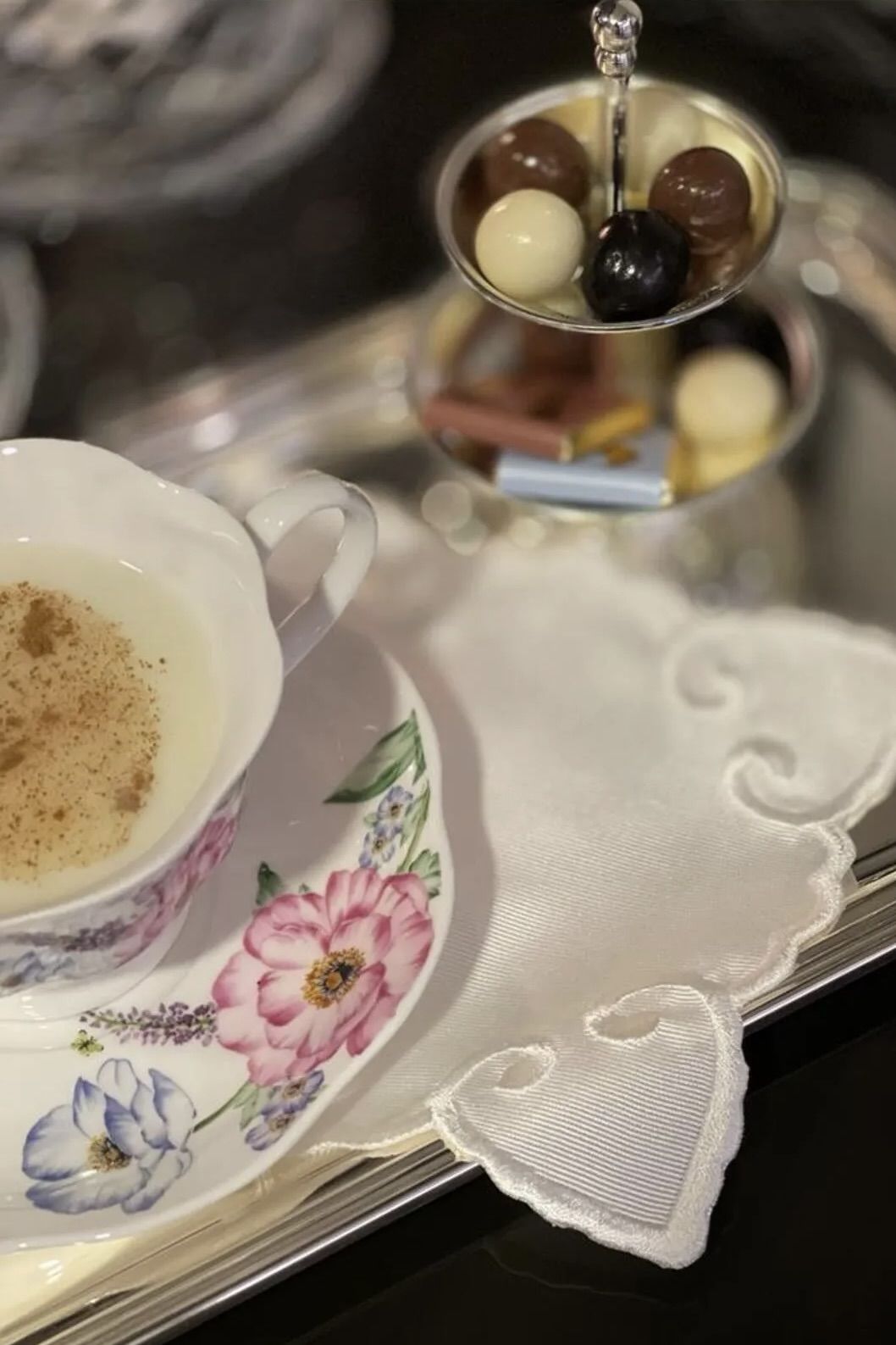 Beyaz Kalp Nakışlı Kokteyl Peçetesi