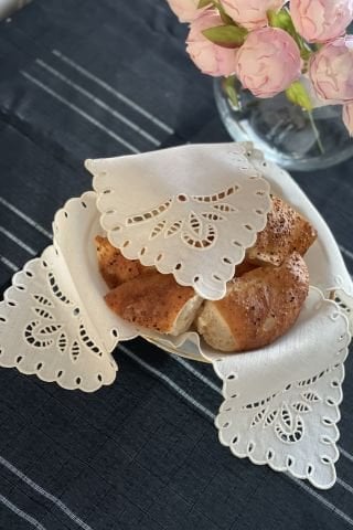 Delik İşi Ekmek Örtüsü