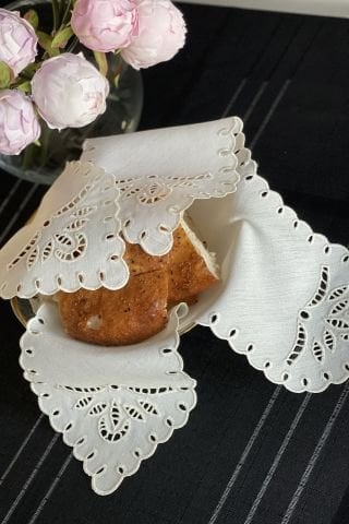 Delik İşi Ekmek Örtüsü