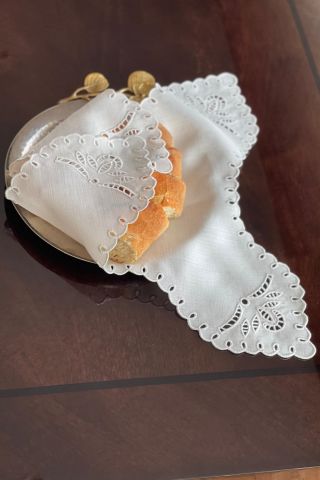 Delik İşi Ekmek Örtüsü