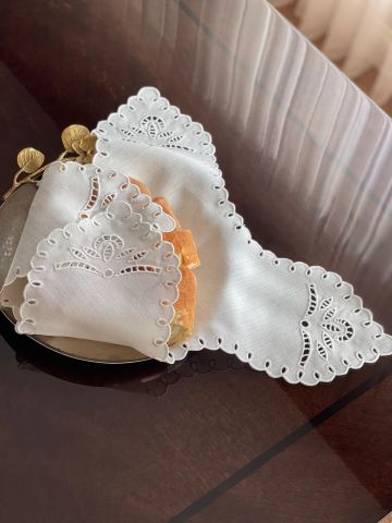 Delikişi Ekmek Örtüsü