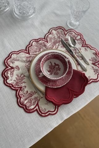 Vintage Amerikan Servis. Kırmızı Desenli