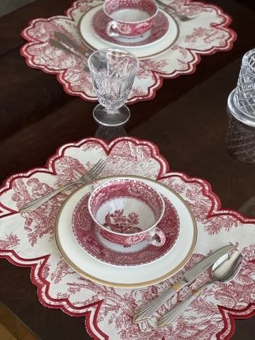 Vintage Amerikan Servis. Kırmızı Desenli
