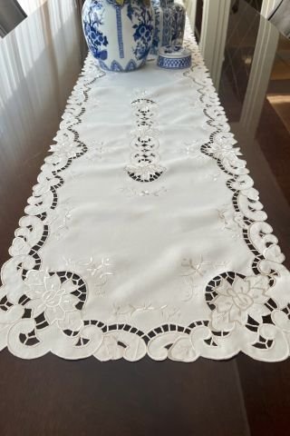 Delik İşi Runner. 225x40 cm