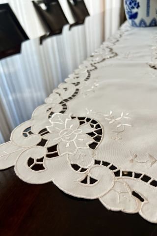 Delik İşi Runner. 225x40 cm