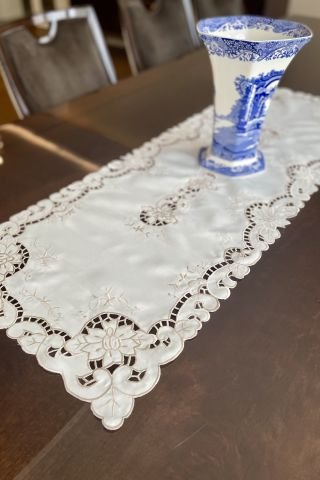 Delik İşi Runner. 110x40 cm